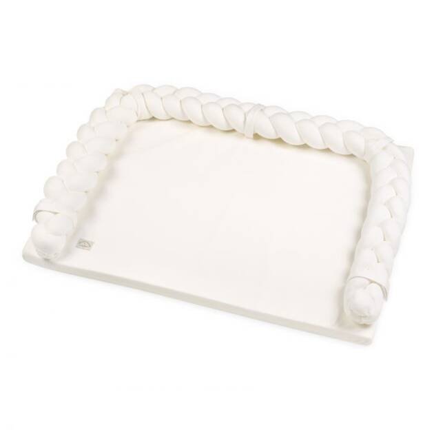 משטח החתלה עם נחשוש קלוע לבן