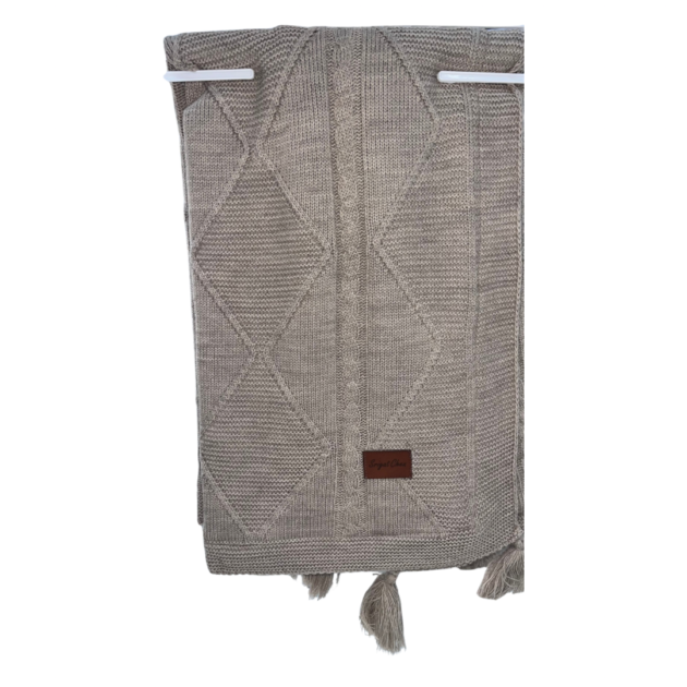 שמיכה סרוגה עם פרווה סריגת חן